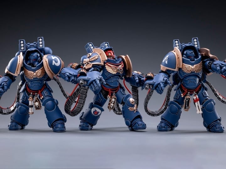Warhammer 40K Ultramarines Aggressors 1/18 Scale Figure Set Gallery Image 1