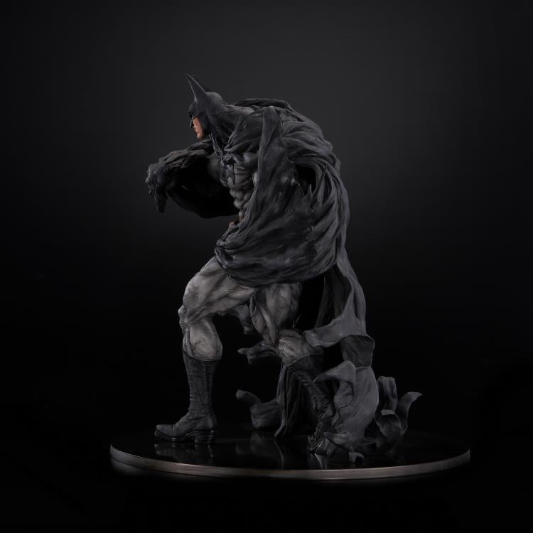 DC Sofbinal Batman (Hard Black Ver.) Gallery Image 6