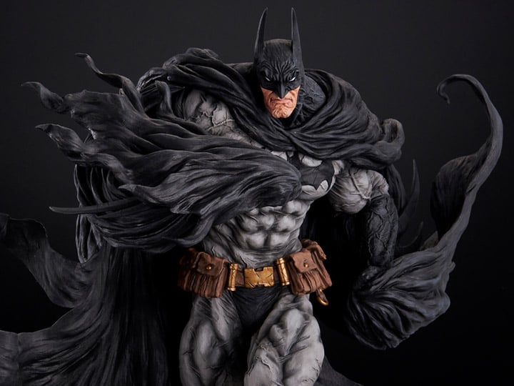 DC Sofbinal Batman (Hard Black Ver.) Gallery Image 1