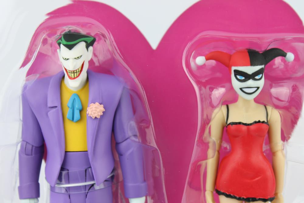 Batman The Animated Series Mad Love The Joker & Harley Quinn Two Pack With Book Gallery Image 4