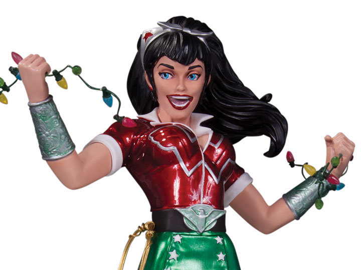 DC Comics Bombshells - Wonder Woman Statue Holiday Edition Gallery Image 1