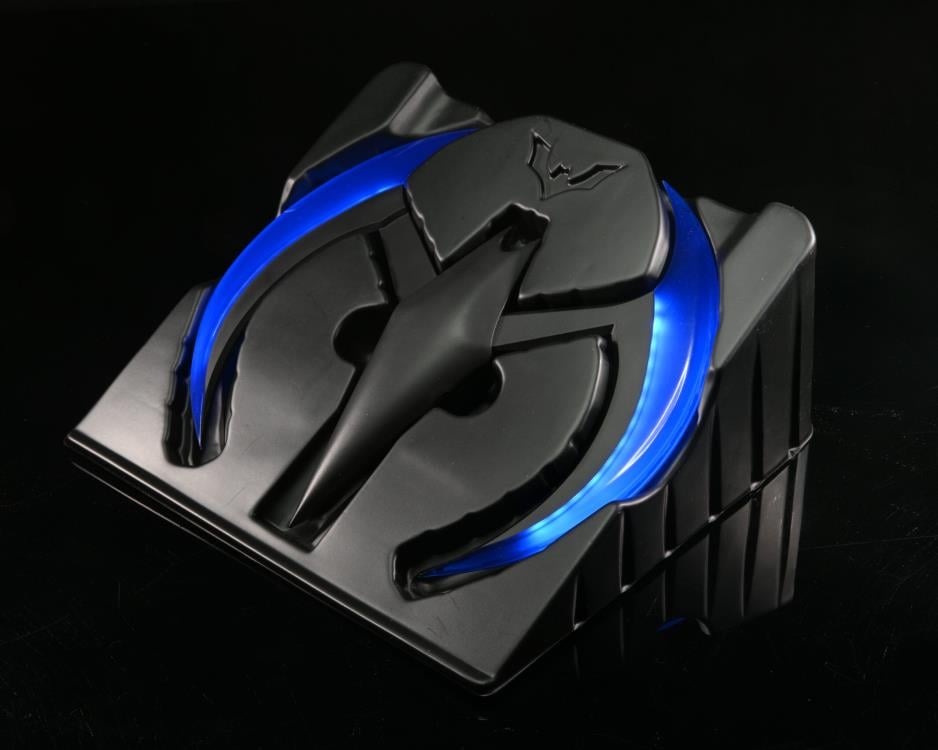 Batman Beyond Batarang (Blue with Lights) Prop Replica Gallery Image 6