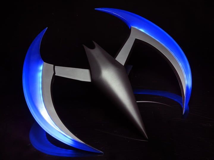 Batman Beyond Batarang (Blue with Lights) Prop Replica Gallery Image 1