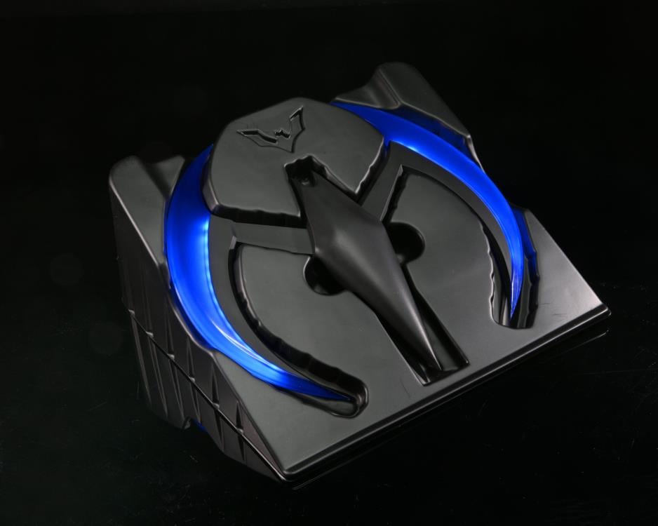 Batman Beyond Batarang (Blue with Lights) Prop Replica Gallery Image 5