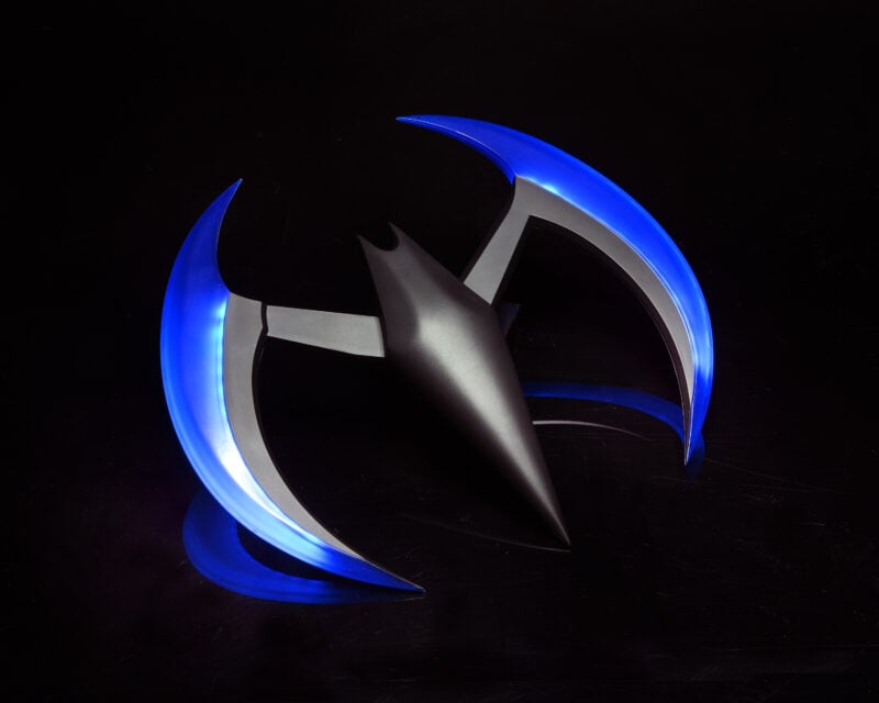 Batman Beyond Batarang (Blue with Lights) Prop Replica Gallery Image 3