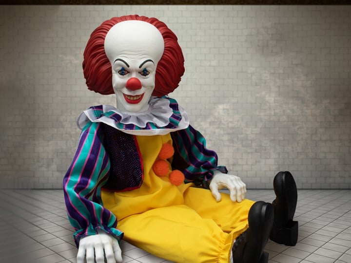IT (1990) Mezco Designer Series Pennywise Roto Plush Doll Gallery Image 1