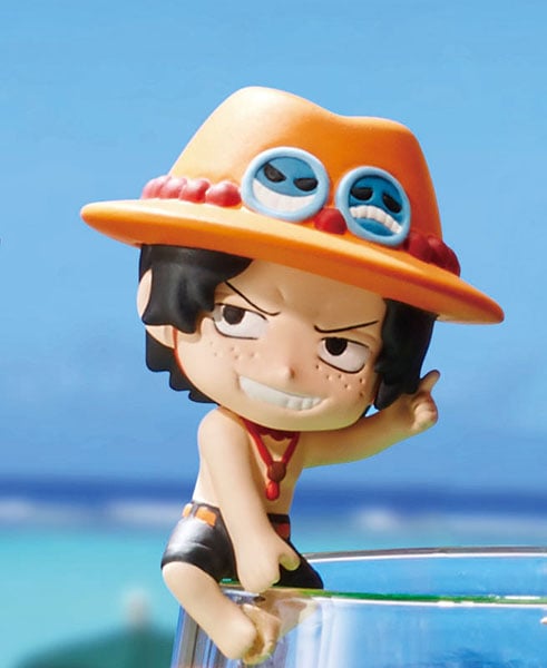 One Piece Ochatomo Series Pirates' Vacation Box of 8 Figures Gallery Image 15