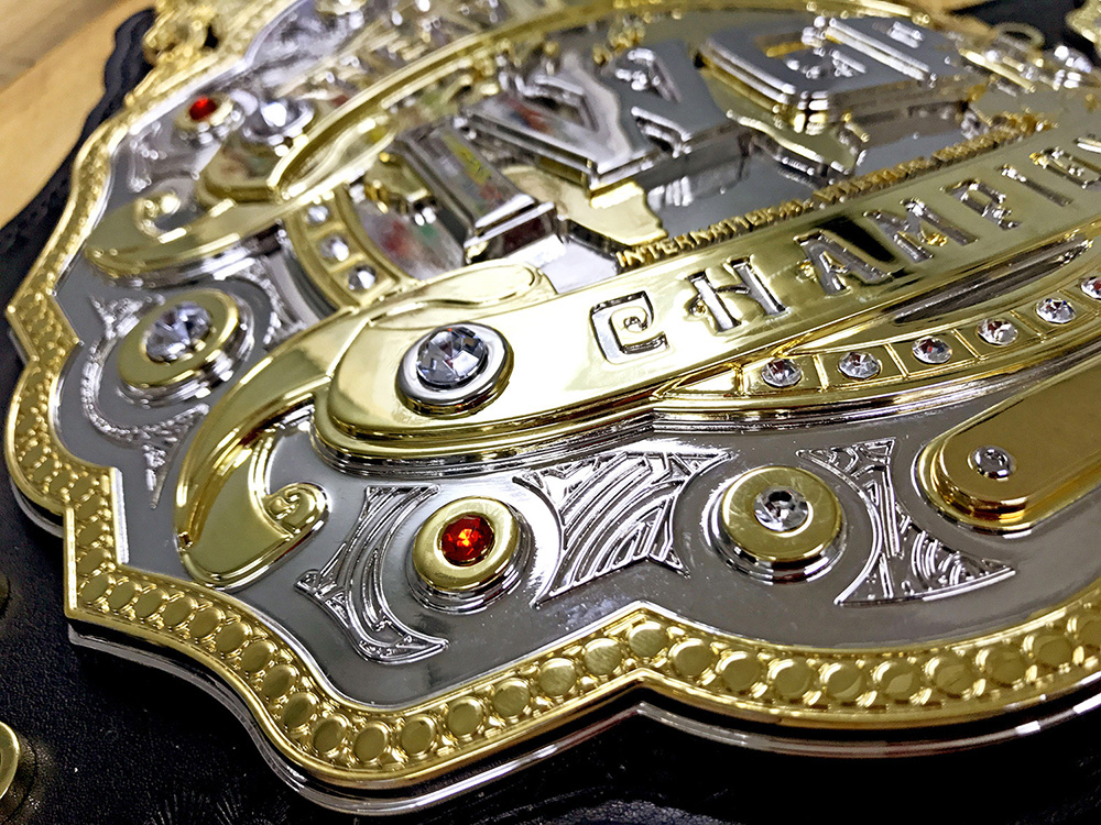 New Japan Pro-Wrestling 50th Anniversary Model 4th Generation IWGP Heavyweight Championship Replica Belt (Standard Edition) Gallery Image 4