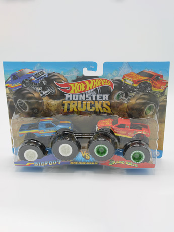 Hot Wheels Monster Trucks Demolition Doubles Bigfoot vs Snake Bite Gallery Image 2