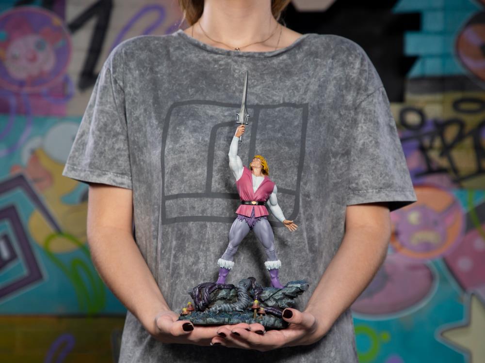 Masters of the Universe Prince Adam 1/10 Art Scale Limited Edition Statue Gallery Image 7