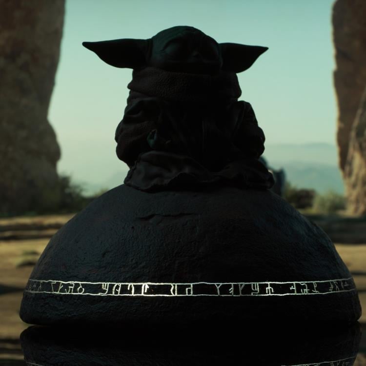 The Mandalorian Milestones Grogu on Seeing Stone 1/2 Scale Limited Edition Statue Gallery Image 13