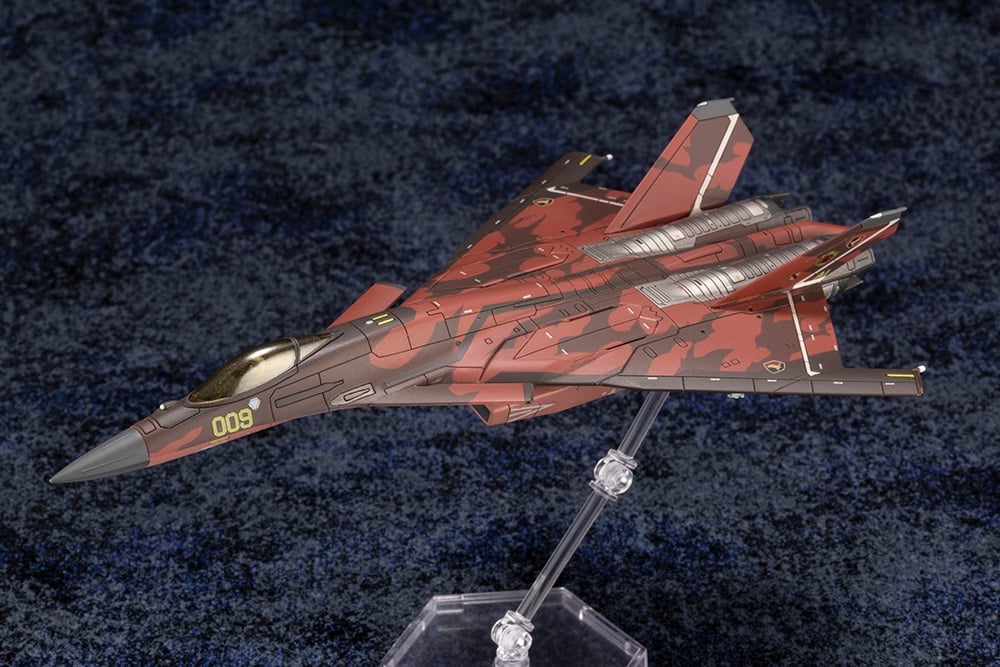 Ace Combat 7: Skies Unknown CFA-44 1/144 Scale Model Kit Gallery Image 10