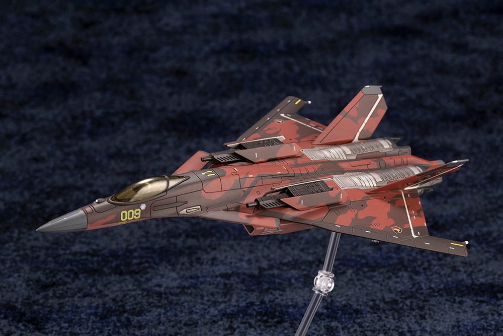 Ace Combat 7: Skies Unknown CFA-44 1/144 Scale Model Kit Gallery Image 9