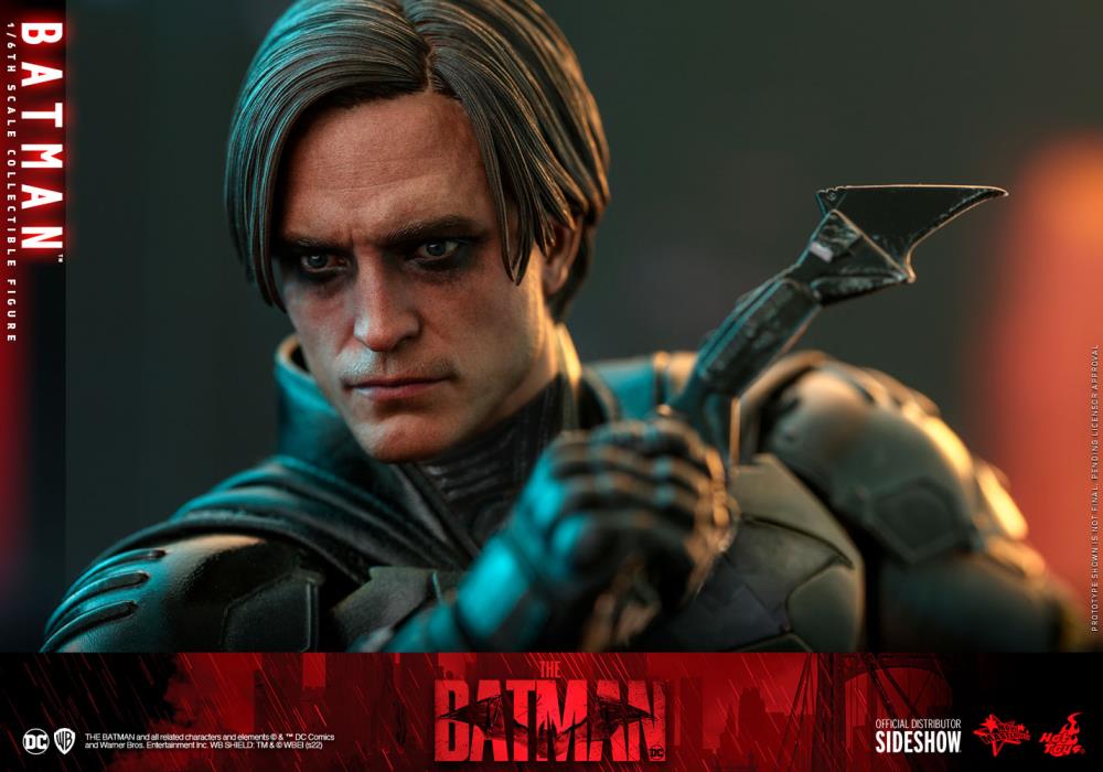 The Batman MMS638 Batman 1/6th Scale Collectible Figure Gallery Image 9