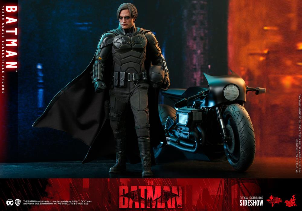 The Batman MMS638 Batman 1/6th Scale Collectible Figure Gallery Image 10