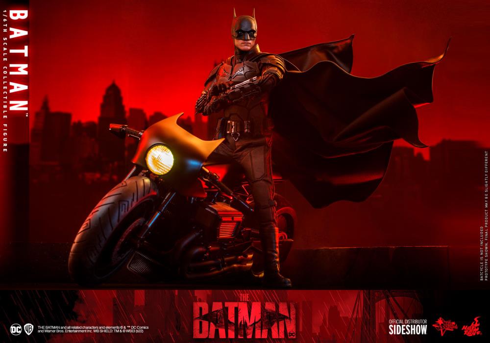 The Batman MMS638 Batman 1/6th Scale Collectible Figure Gallery Image 6