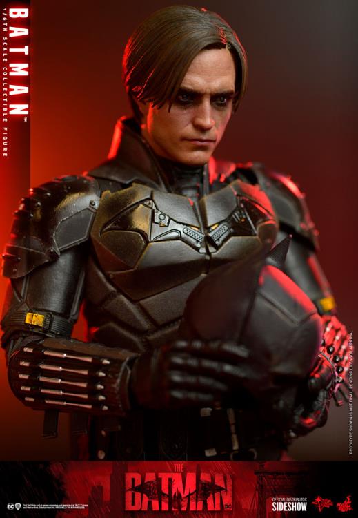 The Batman MMS638 Batman 1/6th Scale Collectible Figure Gallery Image 7