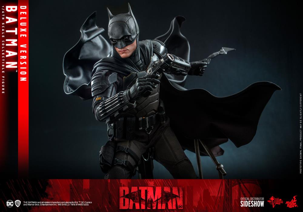 The Batman MMS639 Batman Deluxe 1/6th Scale Collectible Figure Gallery Image 4