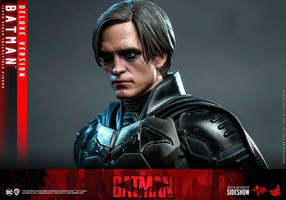 The Batman MMS639 Batman Deluxe 1/6th Scale Collectible Figure Gallery Image 6
