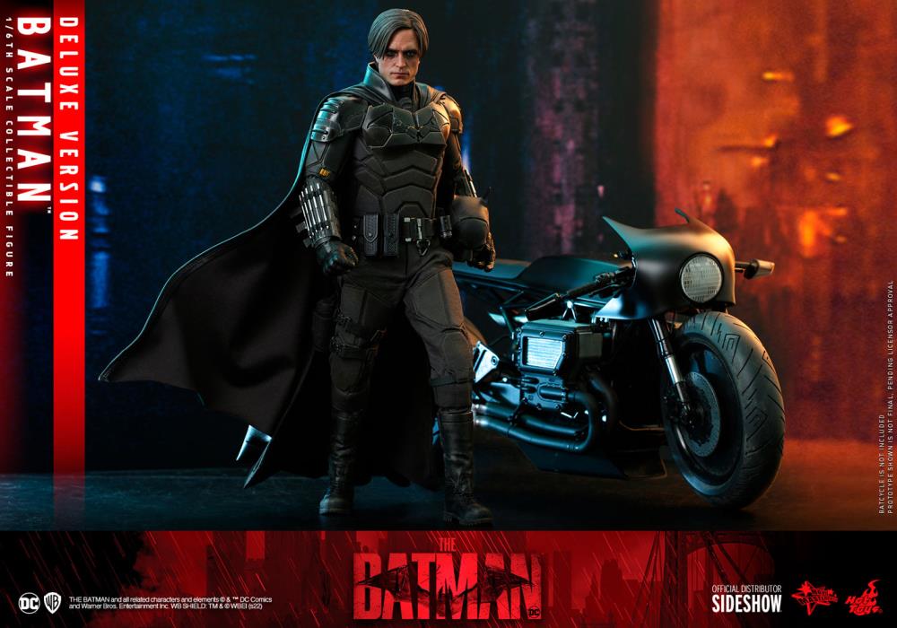 The Batman MMS639 Batman Deluxe 1/6th Scale Collectible Figure Gallery Image 15