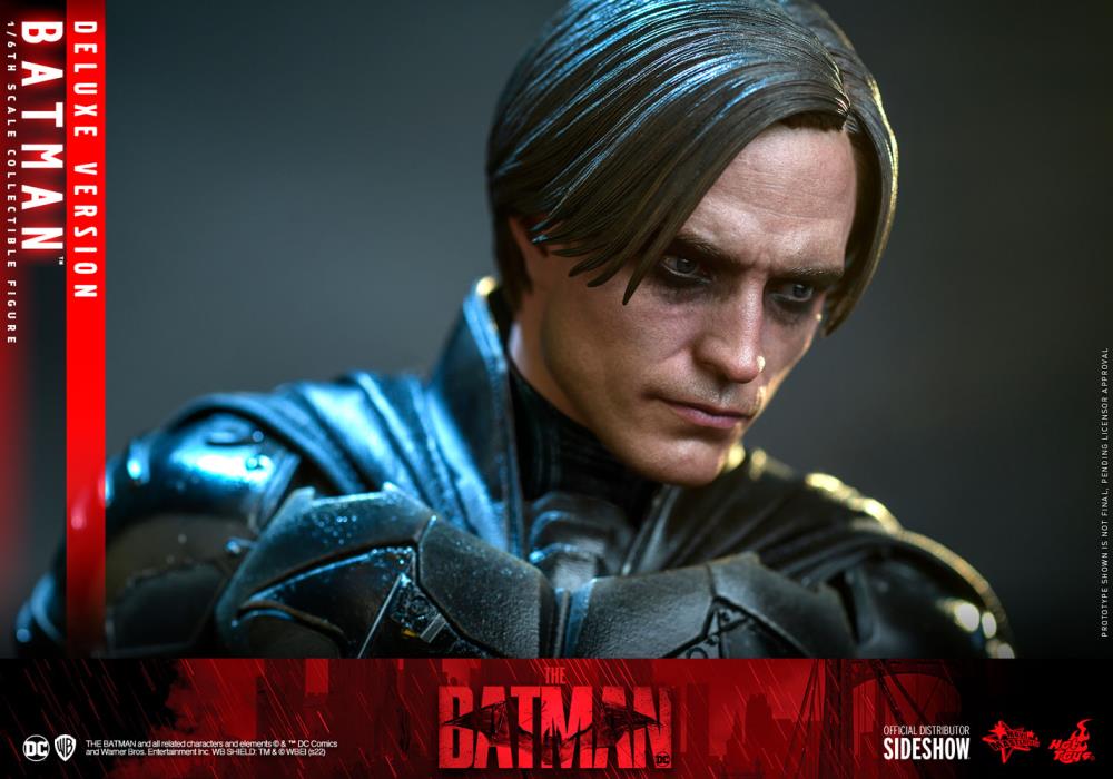 The Batman MMS639 Batman Deluxe 1/6th Scale Collectible Figure Gallery Image 7