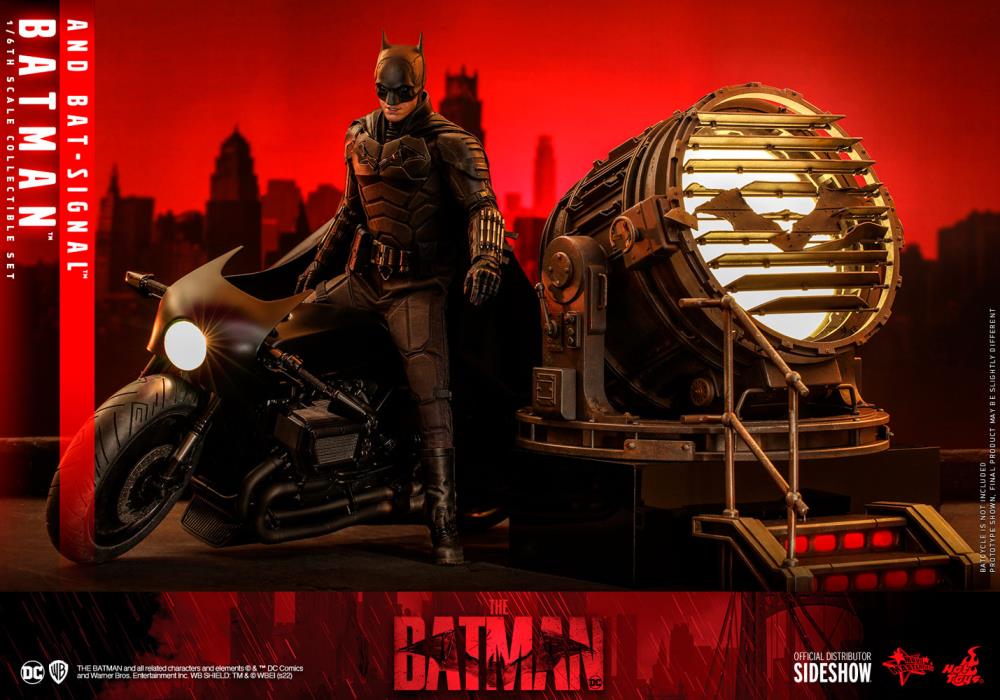The Batman MMS641 Batman & Bat-Signal 1/6th Scale Collectible Figure Set Gallery Image 10