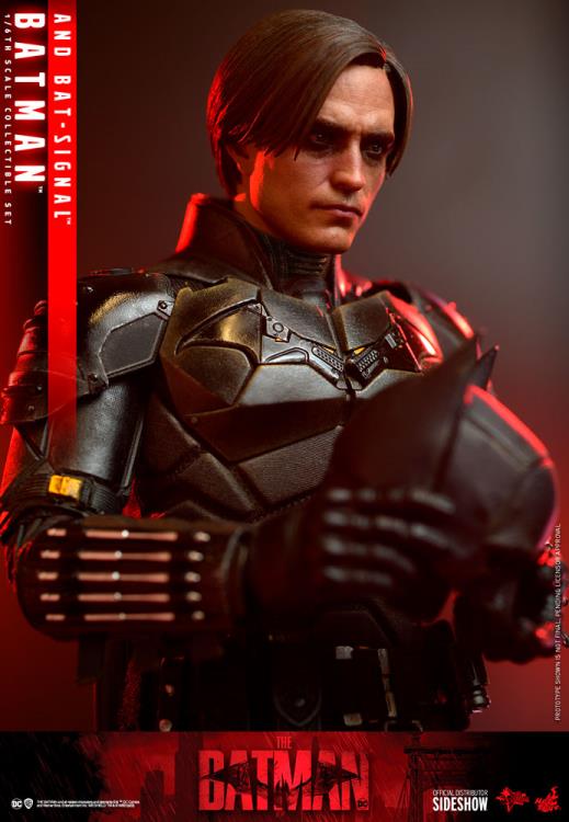 The Batman MMS641 Batman & Bat-Signal 1/6th Scale Collectible Figure Set Gallery Image 12