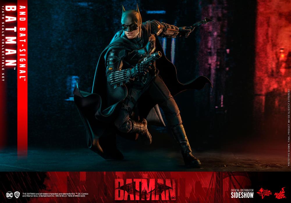 The Batman MMS641 Batman & Bat-Signal 1/6th Scale Collectible Figure Set Gallery Image 7