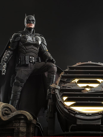 The Batman MMS641 Batman & Bat-Signal 1/6th Scale Collectible Figure Set Gallery Image 2