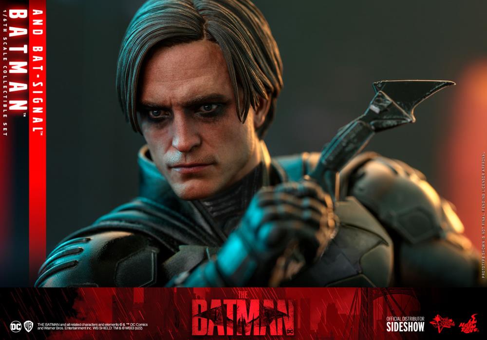 The Batman MMS641 Batman & Bat-Signal 1/6th Scale Collectible Figure Set Gallery Image 14