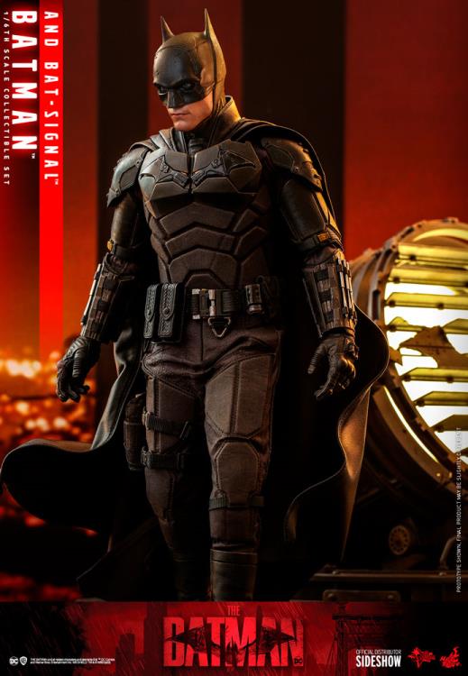 The Batman MMS641 Batman & Bat-Signal 1/6th Scale Collectible Figure Set Gallery Image 3