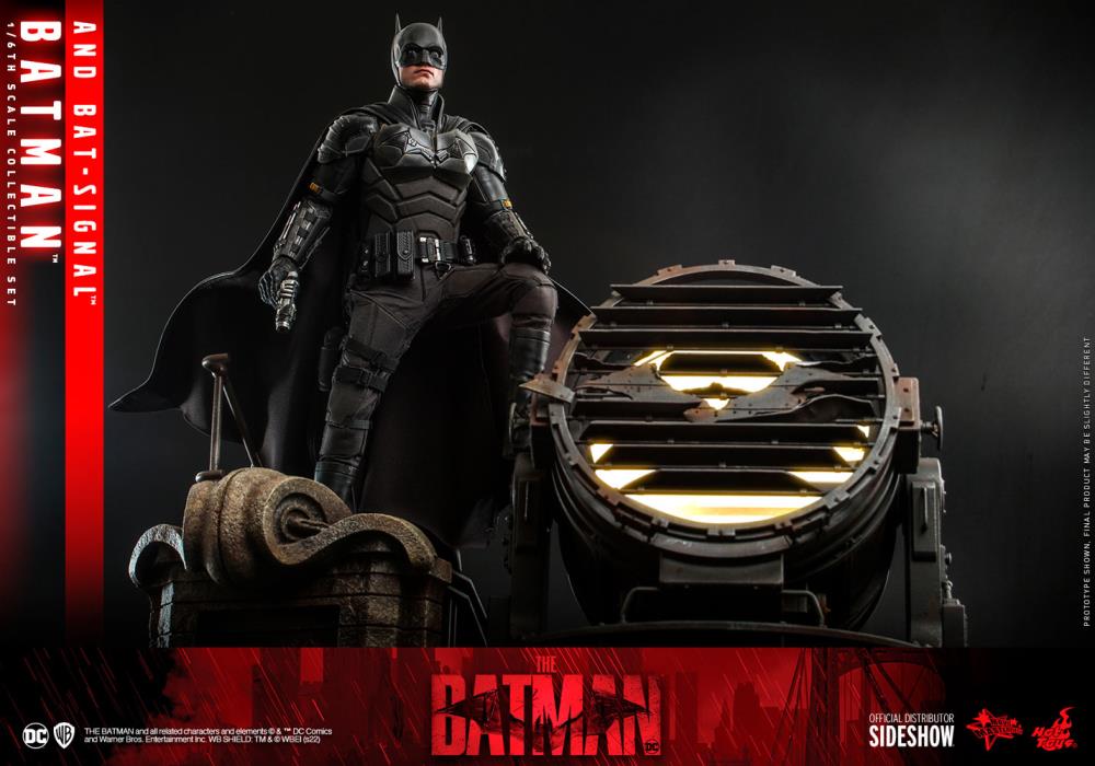 The Batman MMS641 Batman & Bat-Signal 1/6th Scale Collectible Figure Set Gallery Image 9