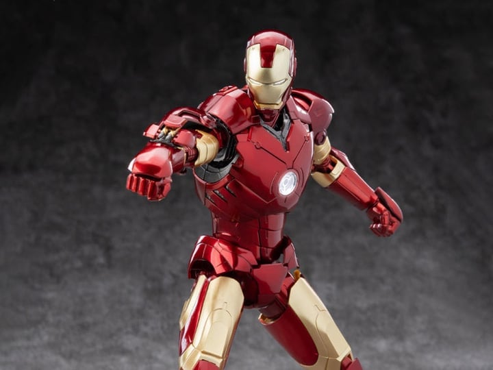 Iron Man Mark III (Deluxe Ver.) 1/9 Scale Model Kit Gallery Image 1