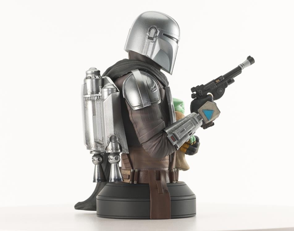 The Mandalorian and Grogu 1/6 Scale Limited Edition Bust Gallery Image 9
