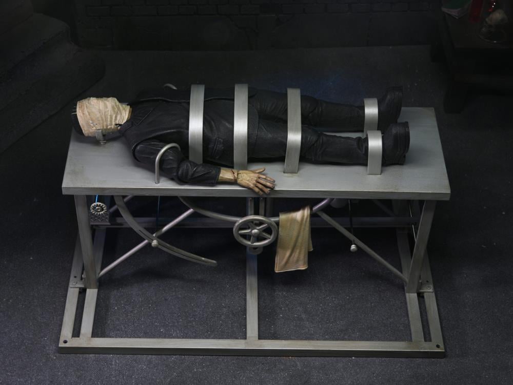 Universal Monsters Frankenstein Accessory Pack Gallery Image 9