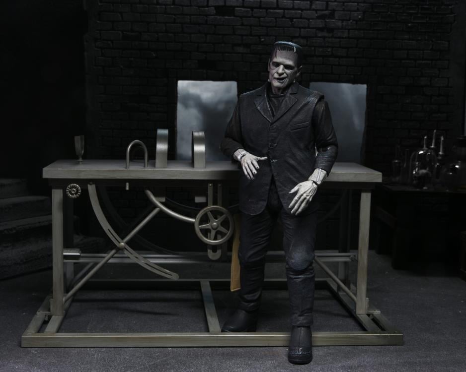 Universal Monsters Frankenstein Accessory Pack Gallery Image 6