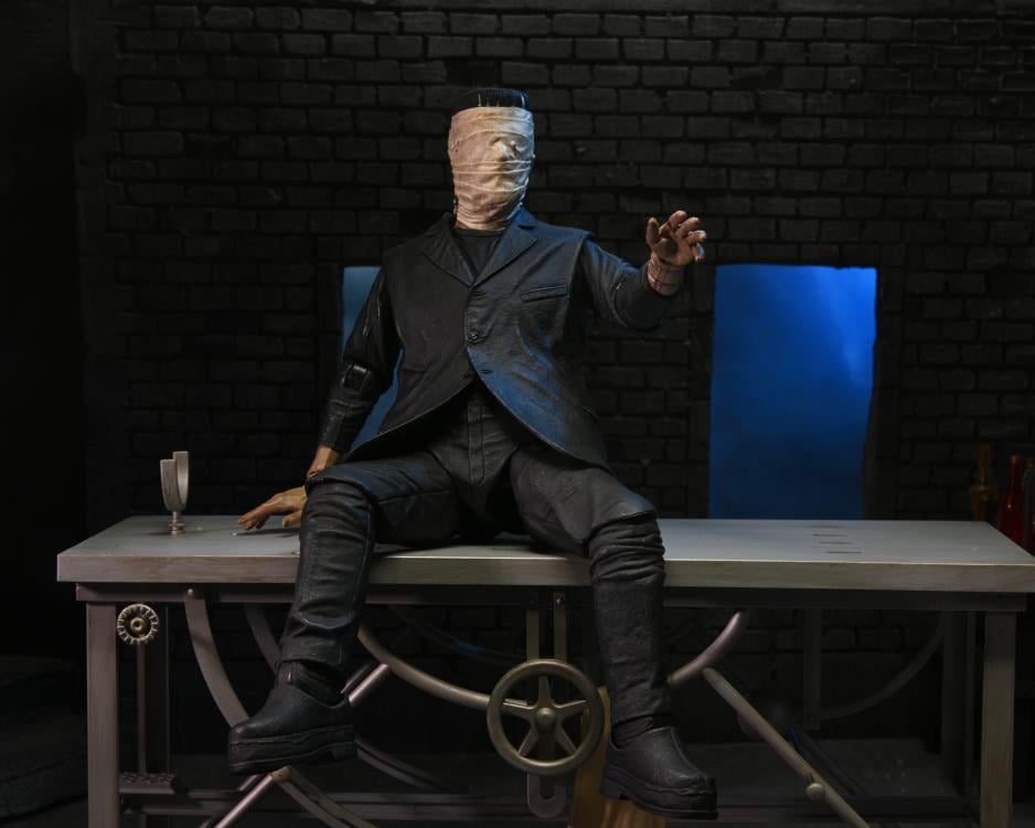 Universal Monsters Frankenstein Accessory Pack Gallery Image 12