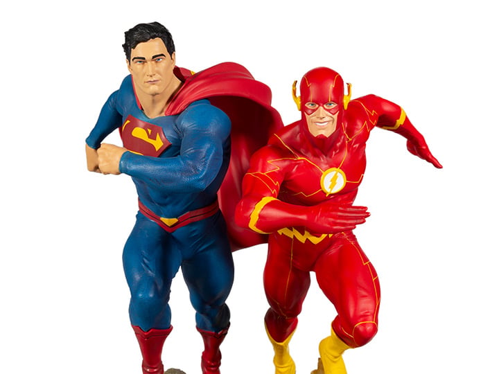 DC Comics Superman vs. The Flash Limited Edition 1/8 Scale Battle Statue Gallery Image 1