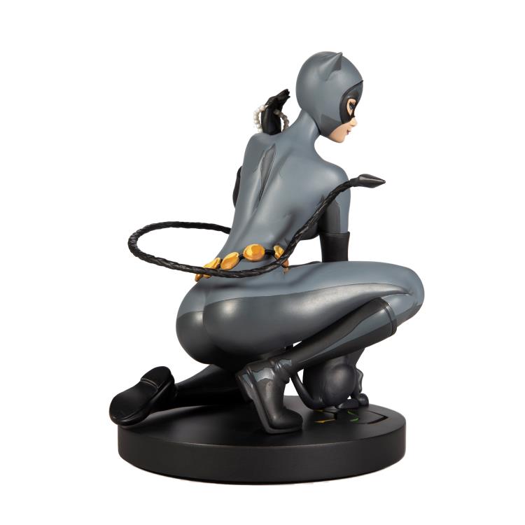 DC Designer Series Catwoman 1/6 Scale Limited Edition Statue (Stanley Artgerm) Gallery Image 4