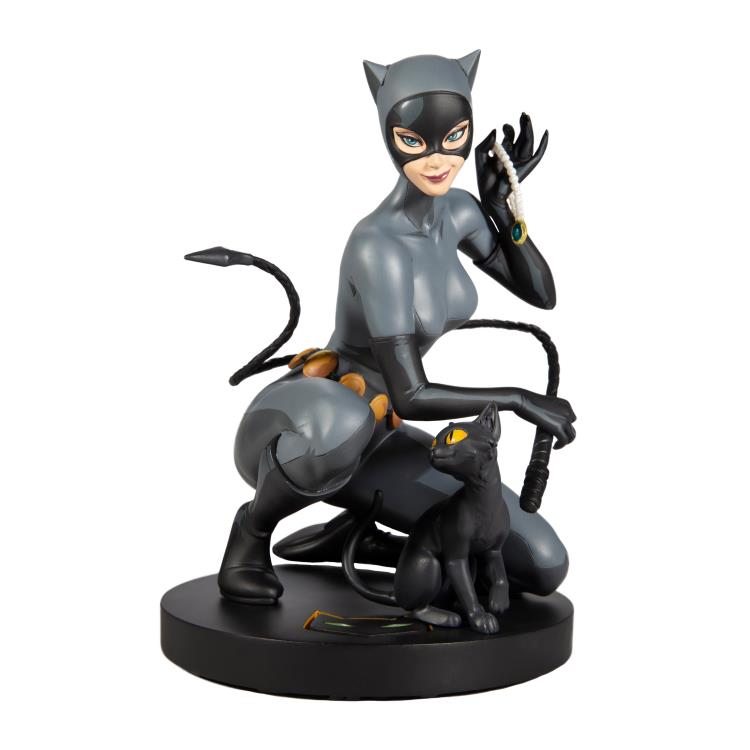 DC Designer Series Catwoman 1/6 Scale Limited Edition Statue (Stanley Artgerm) Gallery Image 3