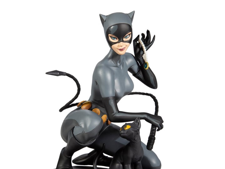DC Designer Series Catwoman 1/6 Scale Limited Edition Statue (Stanley Artgerm) Gallery Image 1
