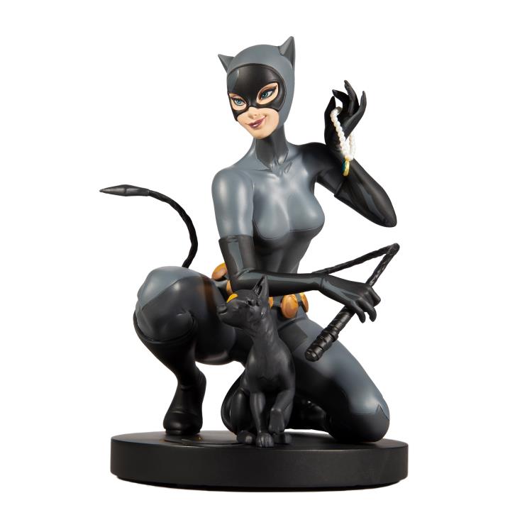 DC Designer Series Catwoman 1/6 Scale Limited Edition Statue (Stanley Artgerm) Gallery Image 7