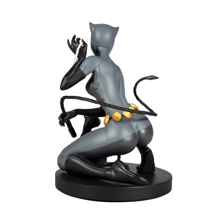 DC Designer Series Catwoman 1/6 Scale Limited Edition Statue (Stanley Artgerm) Gallery Image 5