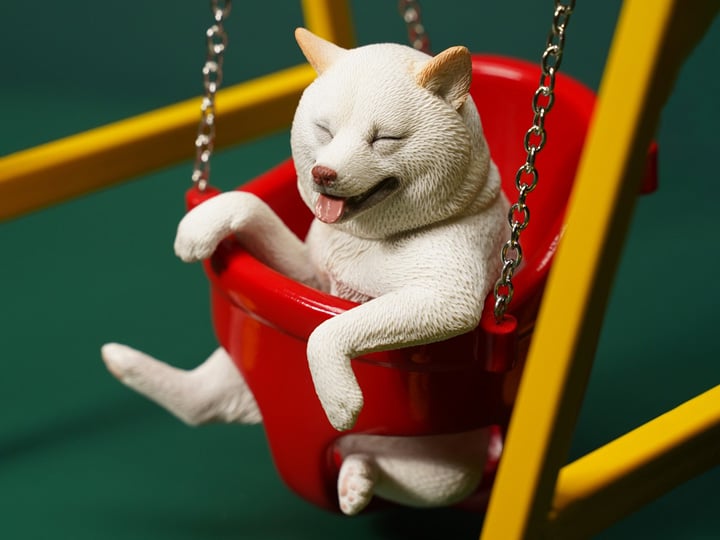 Shiba Inu On A Swing (Ver. B) 1/6 Scale Figure Gallery Image 1