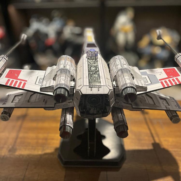 Star Wars T-65 X-wing Starfighter 160-Piece 3D Model Kit Gallery Image 5