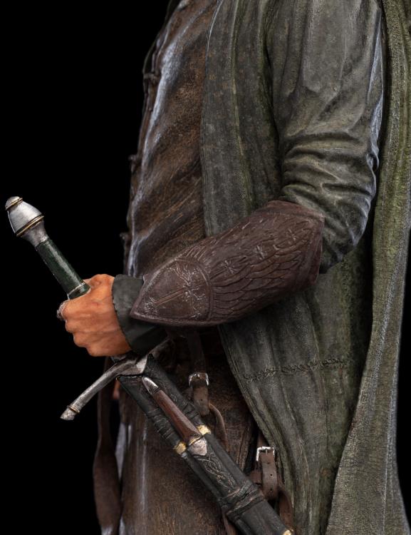 The Lord of the Rings Classic Series Aragorn Hunter of the Plains Statue Gallery Image 11