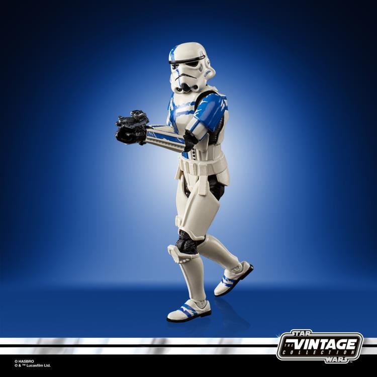 Star Wars: The Vintage Collection Stormtrooper Commander (The Force Unleashed) Gallery Image 5