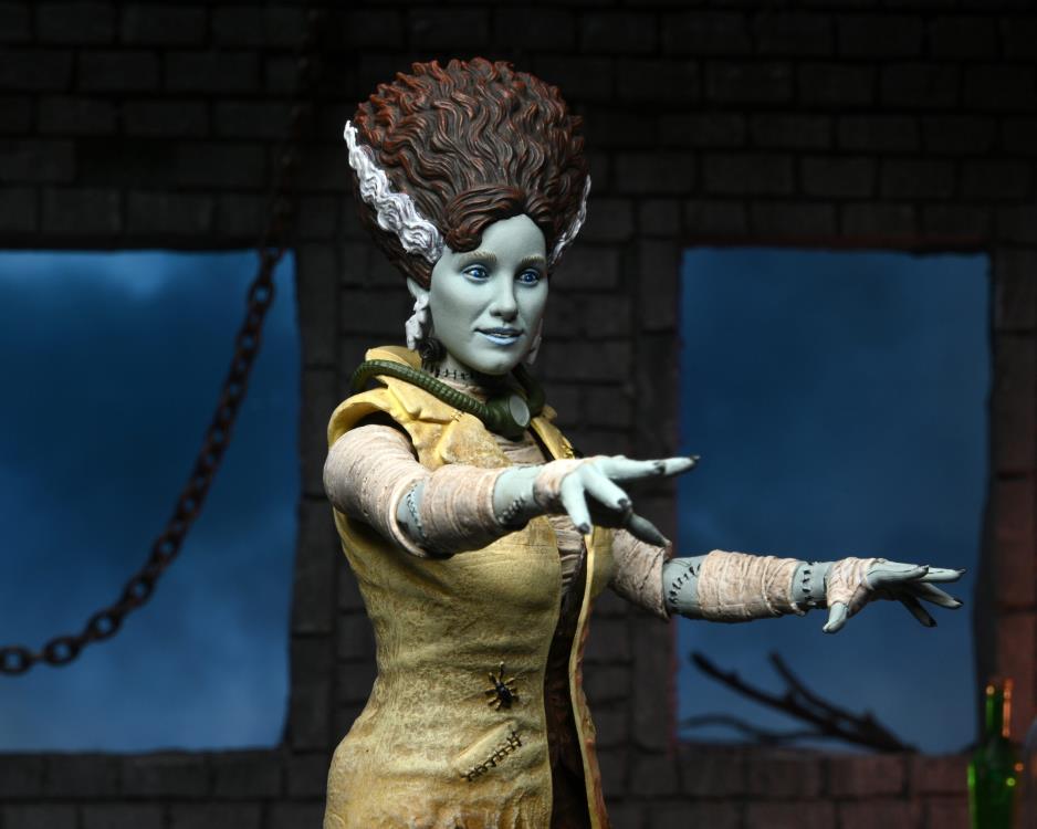 Universal Monsters x Teenage Mutant Ninja Turtles Ultimate April O'Neil as The Bride of Frankenstein Gallery Image 10