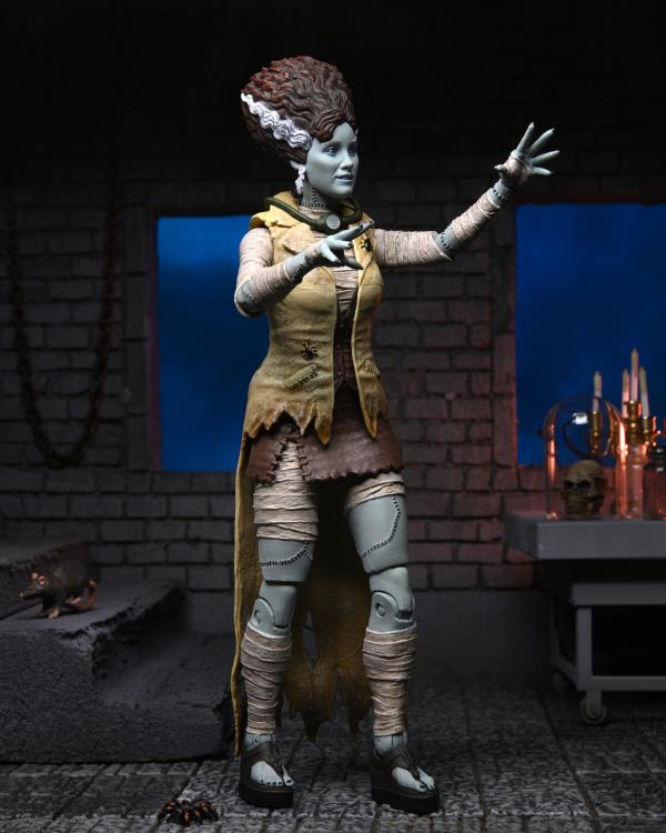 Universal Monsters x Teenage Mutant Ninja Turtles Ultimate April O'Neil as The Bride of Frankenstein Gallery Image 6