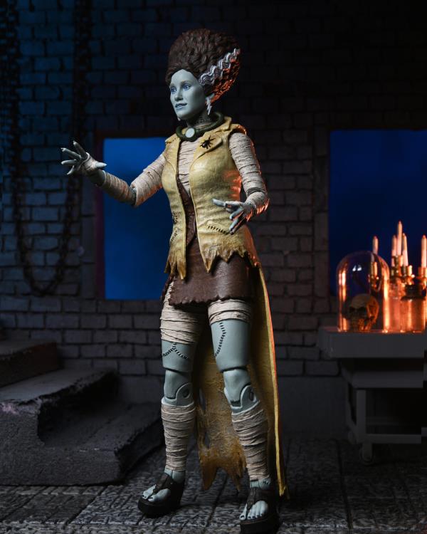 Universal Monsters x Teenage Mutant Ninja Turtles Ultimate April O'Neil as The Bride of Frankenstein Gallery Image 7